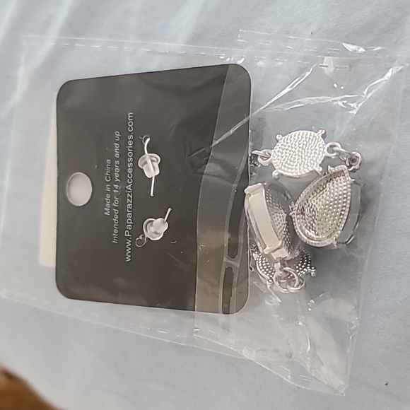 Unpredictable SHIMMER White Earrings fishhook NWT SALE - Picture 4 of 4